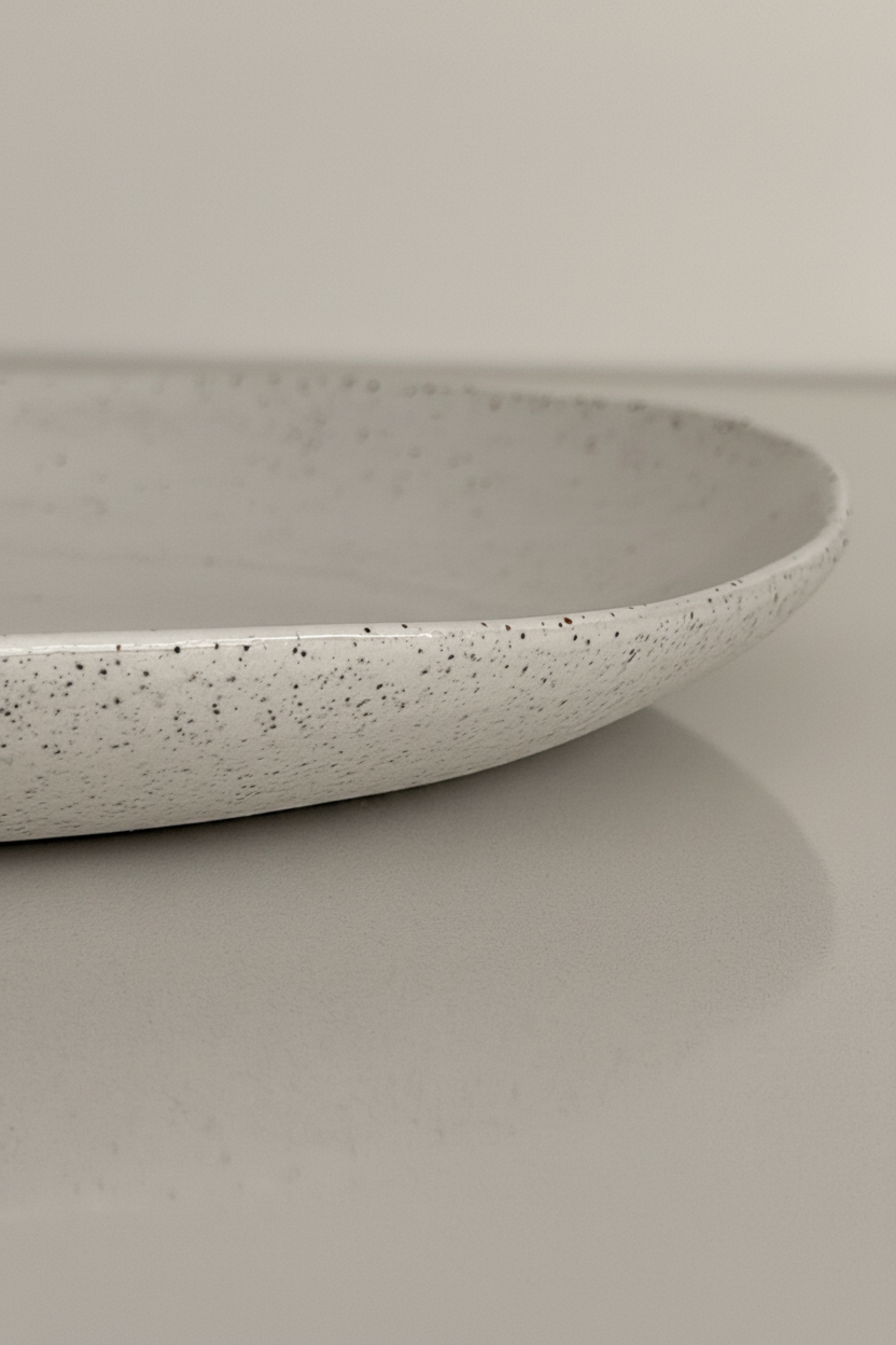 Plate macro detail – warm white background