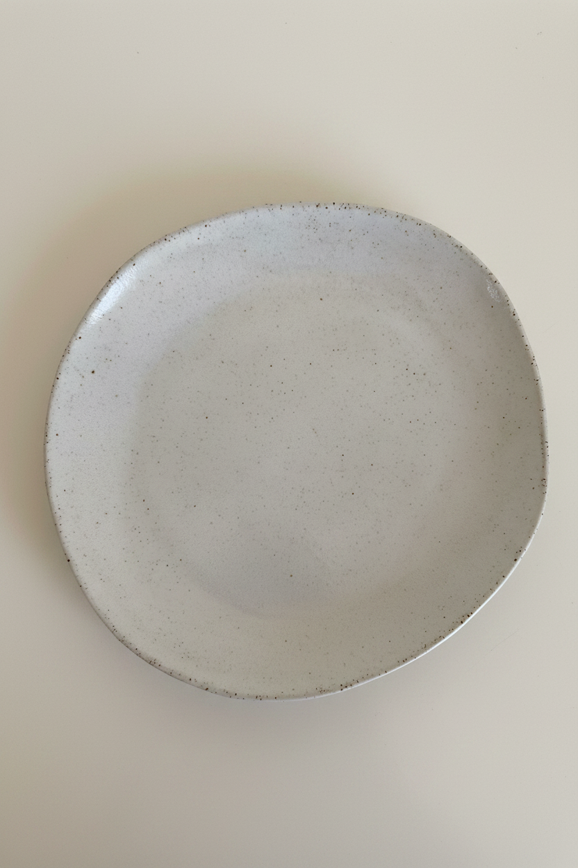 Plate side view – warm white background